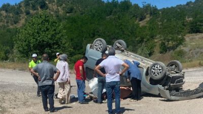 Sinop’un Boyabat ilçesinde otomobilin takla attığı kazada 3 kişi yaralandı.