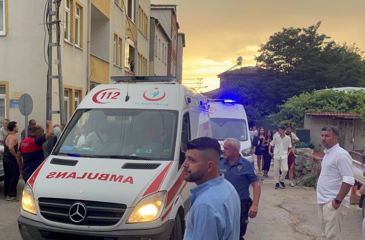 Sinop’ta trafikte iki sürücü arasında çıkan bıçaklı kavgada 1 kişi