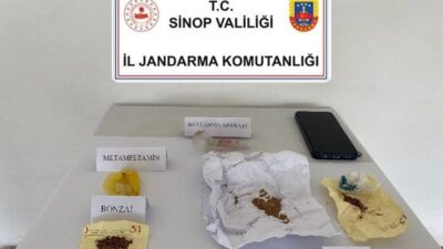 Sinop’ta yolcu otobüsünde yapılan kontrolde eroin, metamfetamin ve bonzai ele