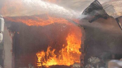 Sivas’ta çıkan yangında 5 odunluk, 1 samanlık ve 9 dönümlük