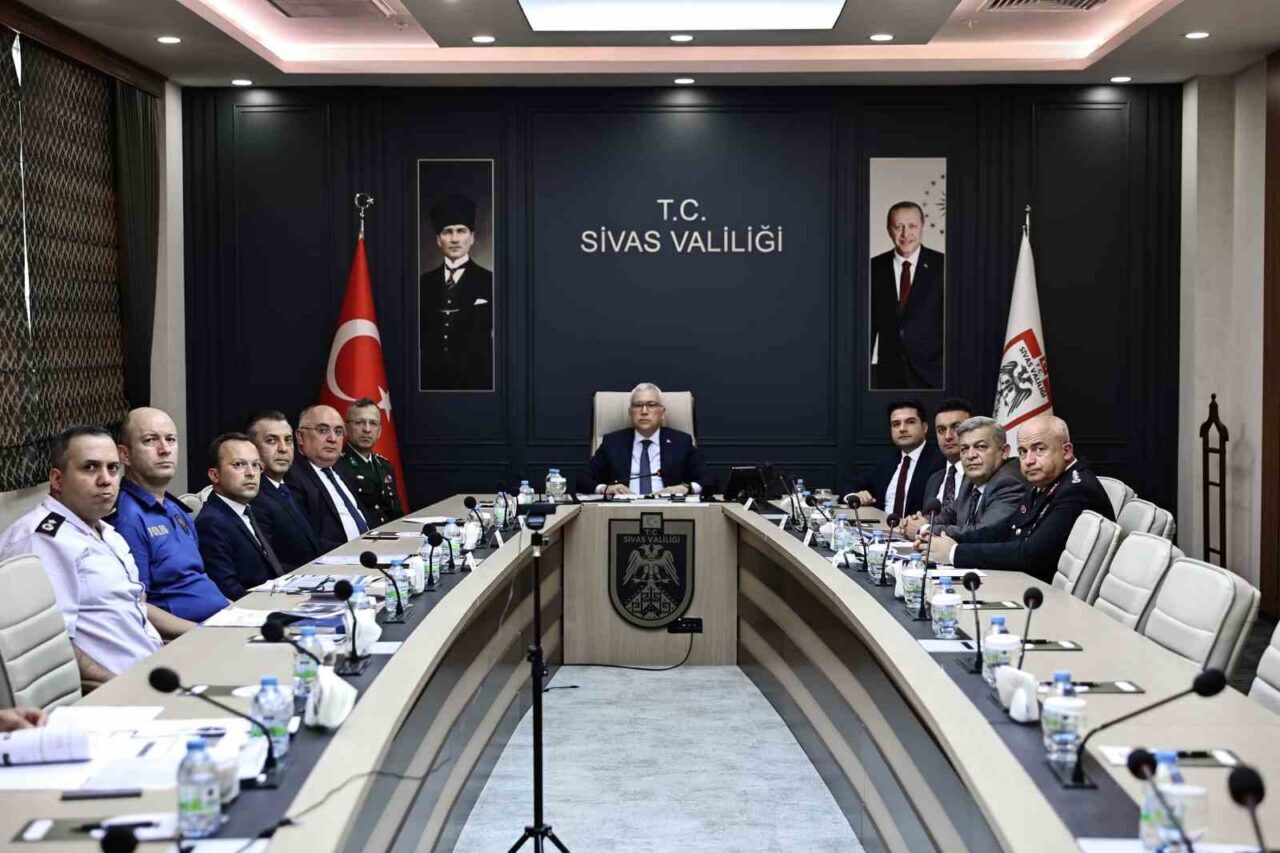Sivas’ın Huzuru Güvenlik Bilgilendirme Toplantısı’nda konuşan Sivas Valisi Yılmaz Şimşek,