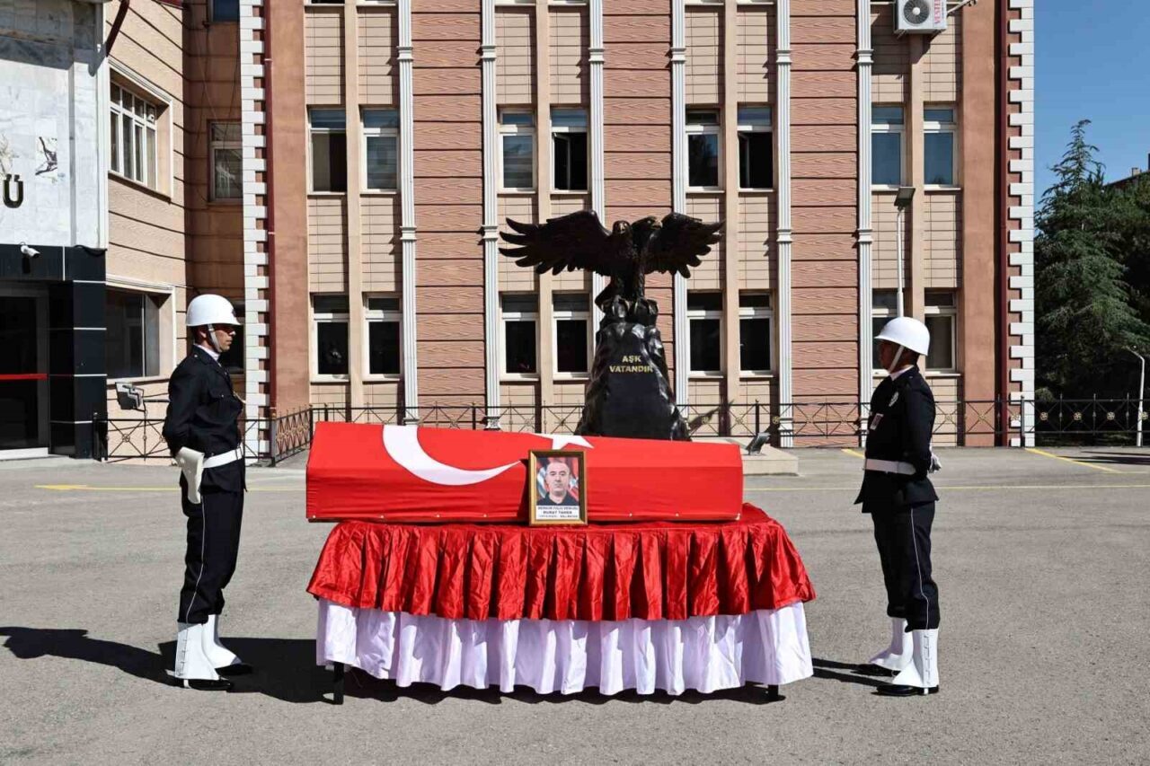 Sivas’ta geçirdiği rahatsızlık sonucu hayatını kaybeden polis memuru için tören