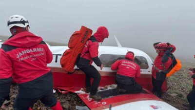 Sivrihisar’dan havalanıp Rize’ye giderken düşen jet uçağının enkazı Rize-Bayburt sınırında