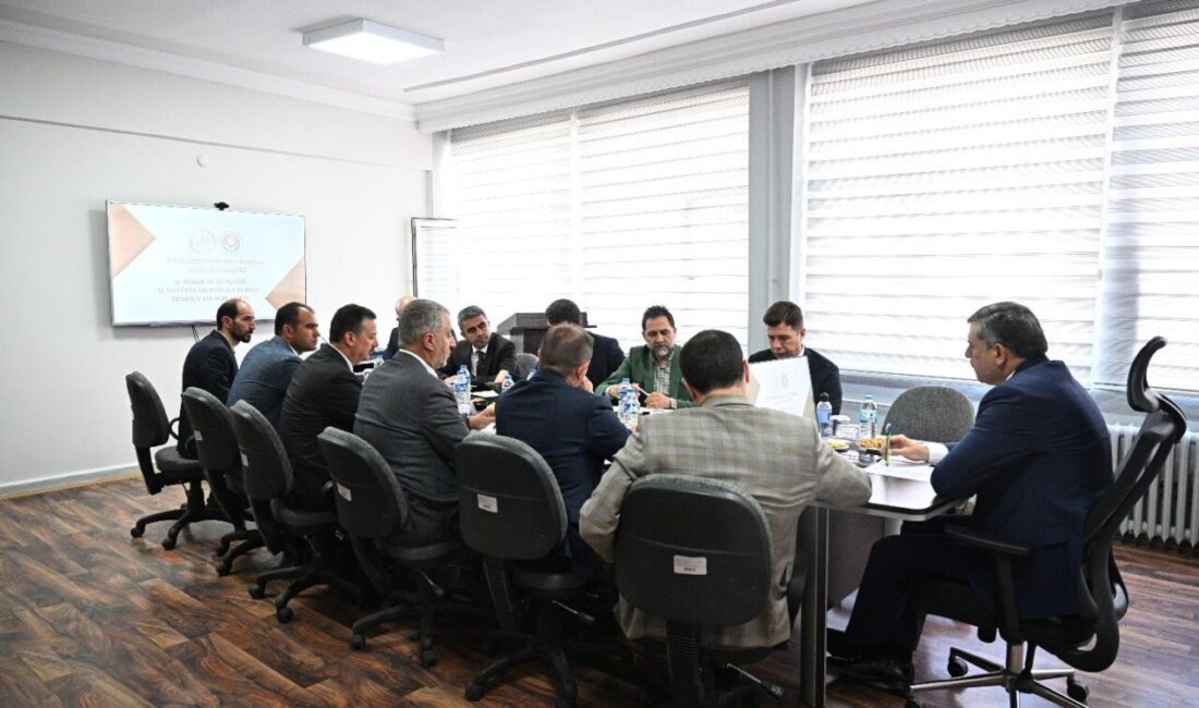Sokak hayvanları sorunları masaya yatırıldı Erzurum Valisi Mustafa Çiftçi başkanlığında ilçelerdeki sokak hayvanları sorunlarıyla ilgili