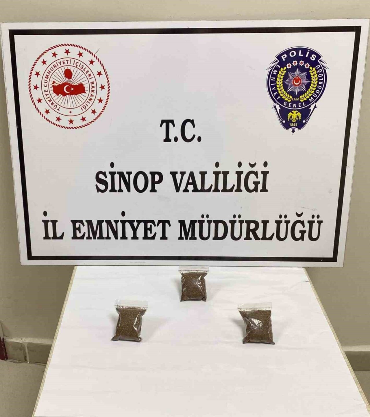 Sinop’ta narkotik ekiplerince durdurulan bir şahsın üzerinde yapılan aramada 38,42