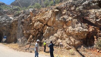 Dünyanın en zorlu yolları arasında gösterilen ve yerli yabancı turistlerin