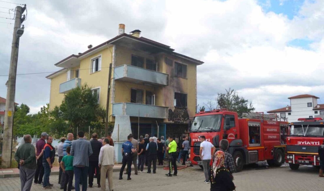 Kastamonu’nun Taşköprü ilçesinde televizyonun patlaması neticesinde çıkan yangında 3 katlı