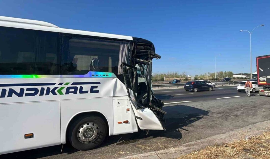 TEM Otoyolu’nun Kocaeli geçişinde yolcu otobüsünün kamyona arkadan çarpması sonucu