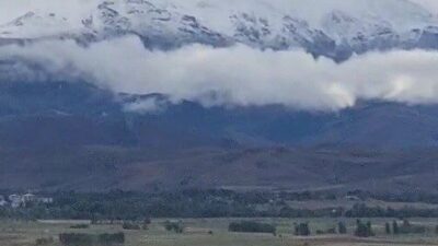 Bayburt’un 3 bin rakımlı Soğanlı Dağları’nın zirvelerine kar yağdı. Yüksek