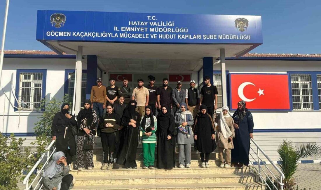 Hatay’da tıka basa insanla doldurulan minibüste 24 kaçak göçmen yakalandı.
