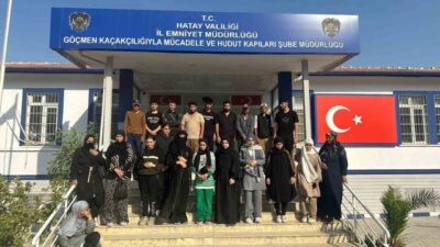 Hatay’da tıka basa insanla doldurulan minibüste 24 kaçak göçmen yakalandı.
