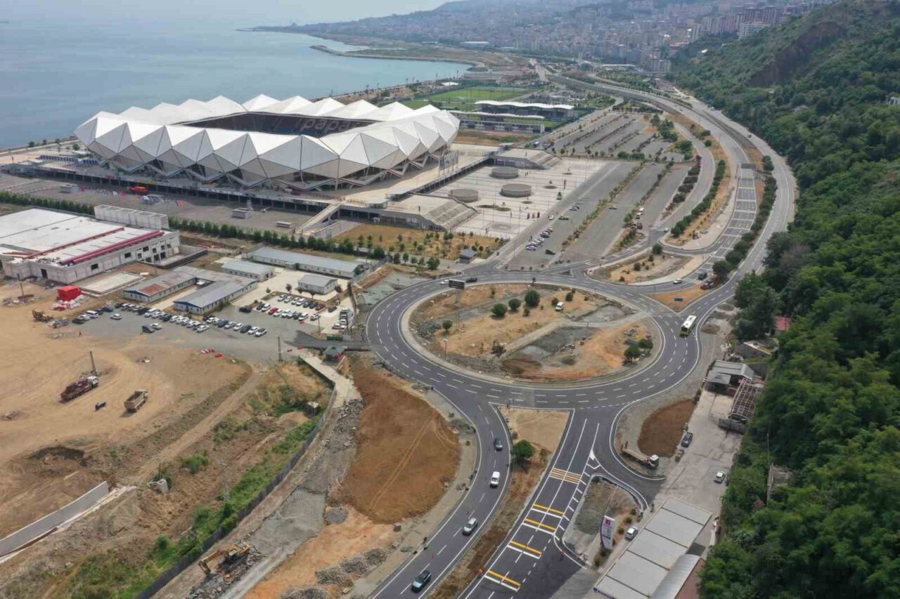 Ulaştırma ve Altyapı Bakanı Abdulkadir Uraloğlu, Trabzon Şehir Hastanesi’ne ve