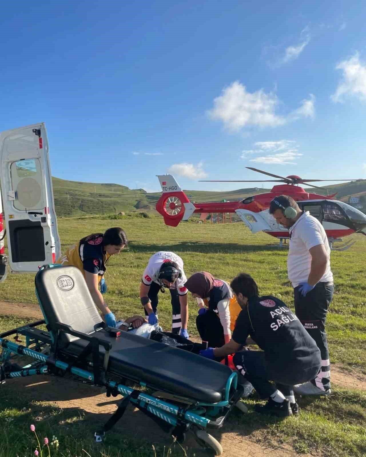 Trabzon’un Düzköy ilçesine bağlı Beypınarı Yaylası’nda düşerek yaralanan vatandaş, helikopter