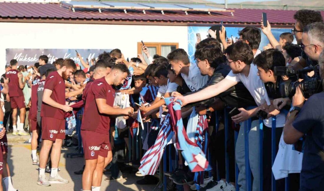 Yeni sezon hazırlıklarını Erzurum’da sürdüren Trabzonspor, akşam antrenmanının ardından Yüksek