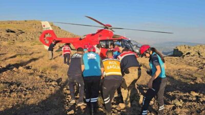Tunceli’nin Nazımiye ilçesinde kayalık alanda düşerek ayağını kıran şahıs, ambulans