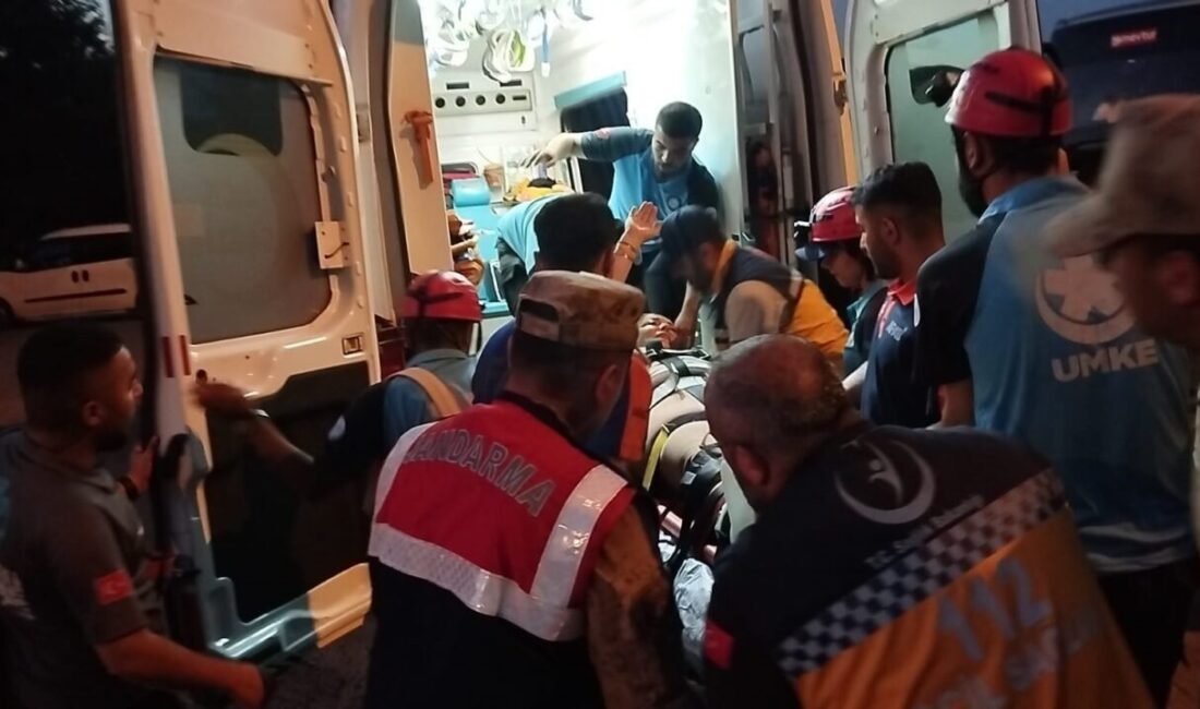 Tunceli’de çıktığı dağda kayalıktan düşen kadın, ekiplerin uzun uğraşları sonucu