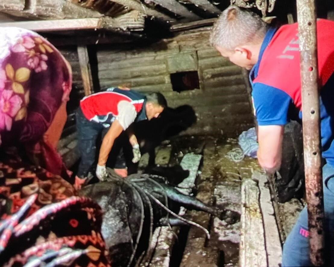 Sinop’un Türkeli ilçesine bağlı Kayabaşı köyünde gece saatlerinde meydana gelen