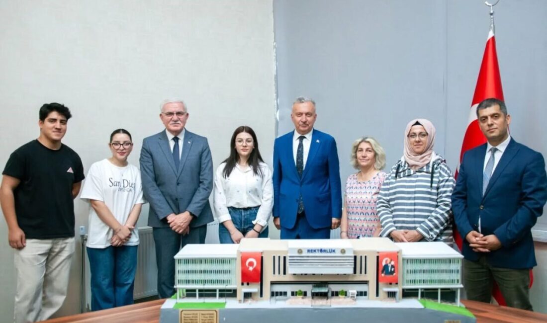 Üniversitenin maketini yaptılar Erzincan Binali Yıldırım Üniversitesi Meslek Yüksekokulu İç Mekân Tasarımı Programı