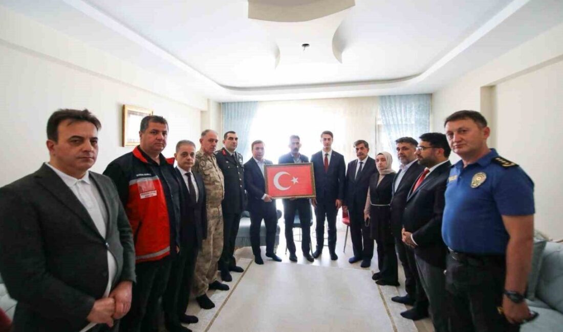 Erzincan Valisi Hamza Aydoğdu; Erzincan Belediye Başkanı Bekir Aksun, 3.