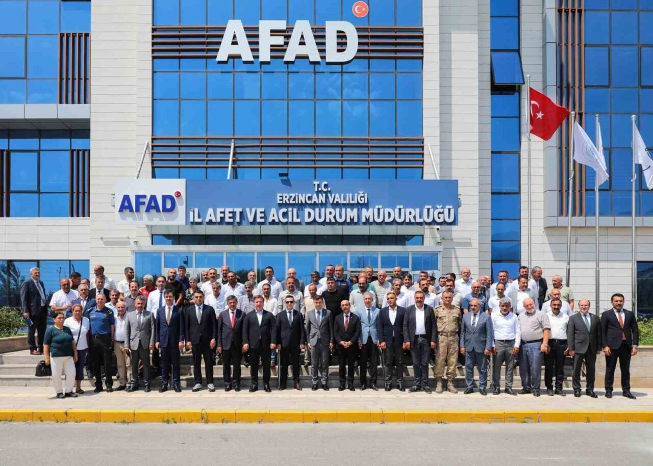 Erzincan’da merkez mahalle ve merkeze bağlı beldelerin mahalle muhtarlarının katılımıyla