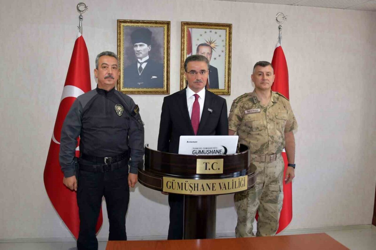Gümüşhane Valisi Aydın Baruş, aylık olarak düzenlenen “Gümüşhane’nin Huzuru Türkiye’nin