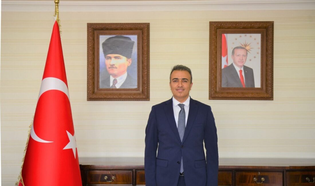 Vali Çiçek’ten 15 Temmuz şehitlerini anma, demokrasi ve milli birlik günü mesajı Ardahan Valisi Hayrettin Çiçek, 15 Temmuz Demokrasi ve Milli Birlik