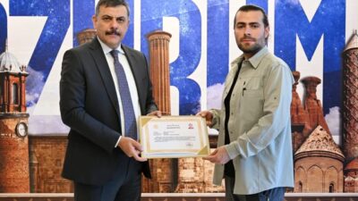 Erzurum Valisi Mustafa Çiftçi, çalışma ekibinde bulunan ve başka illere