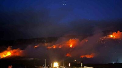 Sakarya’nın Geyve ilçesinde çıkan orman yangını, tahliye edilen bir mahalleye
