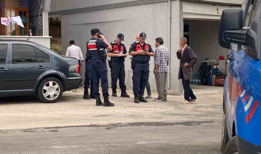 Kocaeli’de akaryakıt istasyonunda başlayan tartışma bıçaklı ve silahlı saldırıya dönüştü.