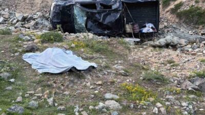 Gümüşhane’de yayladan dönüş yolundaki ailenin bulunduğu otomobilin şarampole yuvarlanması sonucu