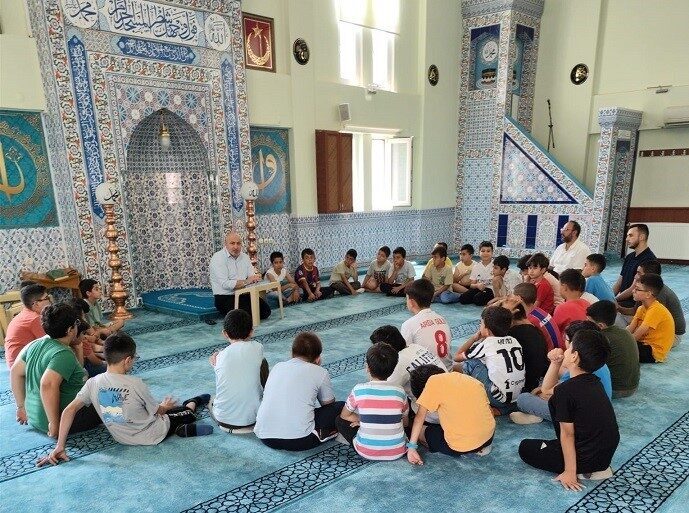 Yaz Kur’an Kursları ile hem öğreniyor hem de eğleniyorlar Erzincan’da her yıl geleneksel olarak düzenlenen Yaz Kur’an Kursları, bu