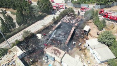 Kocaeli’nin Gebze ilçesinde Yediemin otoparkının malzeme deposunda yangın çıktı. Depo