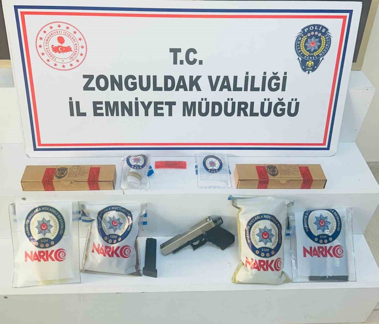 Zonguldak’ta gerçekleştirilen uyuşturucu operasyonunda gözaltına alınan 4 şüpheliden 1’i tutuklandı.
