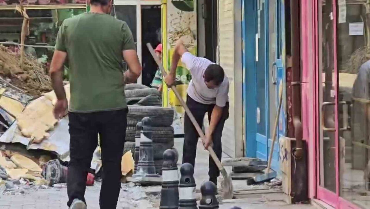 Zonguldak’ta depreme dayanıksız olduğu gerekçesiyle Atatürk Kültür Merkezi binasının yıkım