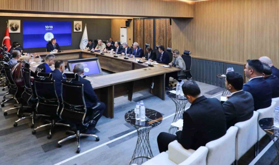 Erzincan Valisi Hamza Aydoğdu’nun başkanlığında, vali yardımcıları ve birim amirlerinin