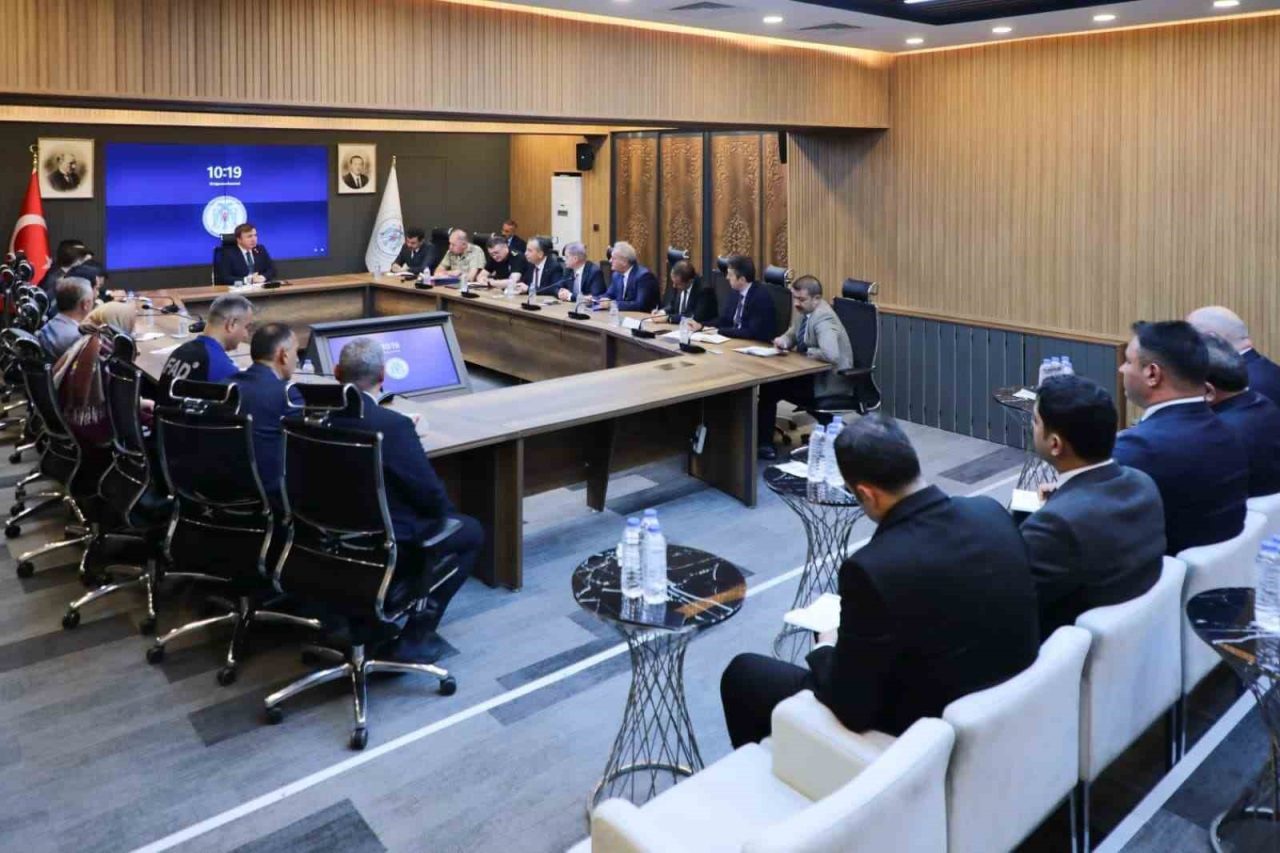 Erzincan Valisi Hamza Aydoğdu’nun başkanlığında, vali yardımcıları ve birim amirlerinin