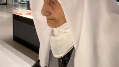 Erzurum’da yaşayan 92 yaşındaki Şefika Taş’ın, “İnstagramımda yok, Tiktokum da.