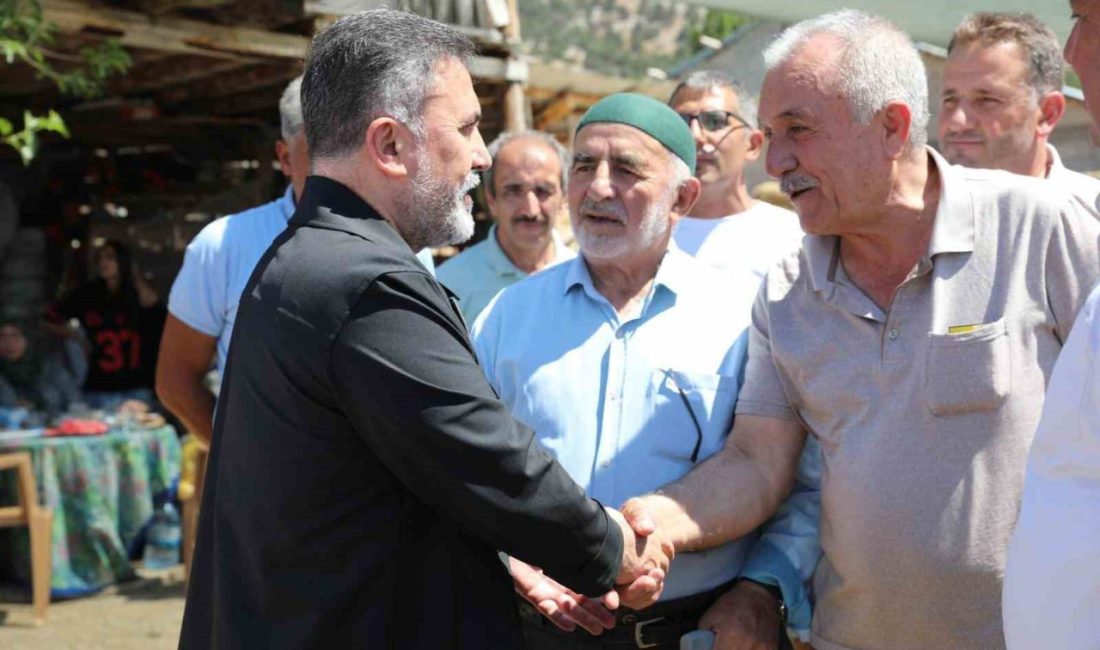 Tufanbeyli ilçesinde vatandaşlarla bir araya gelen AK Parti Adana İl