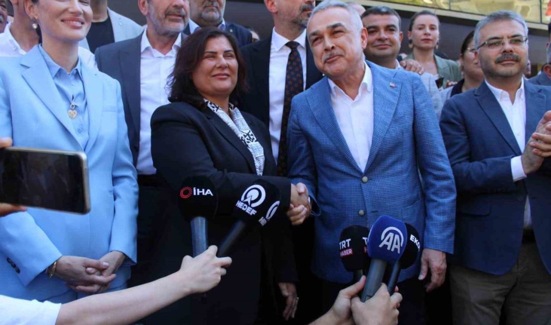 AK Parti Aydın il teşkilatı CHP’den istifa ederek kendi partilerine