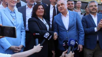AK Parti Aydın il teşkilatı CHP’den istifa ederek kendi partilerine