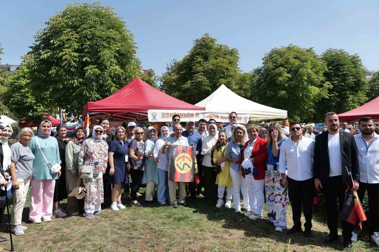 Eskişehir’de AK Parti İl Başkanlığı’nca partinin 24’üncü kuruluş yıl dönümü