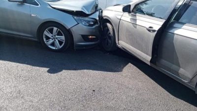 Zonguldak’ın Alaplı ilçesi Bektaşlı köyü mevkiinde iki otomobil kafa kafaya