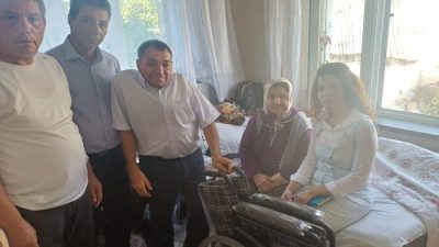 Eskişehir’de AK Parti Alpu İlçe Başkanlığı mensupları ilçedeki engelli vatandaşların