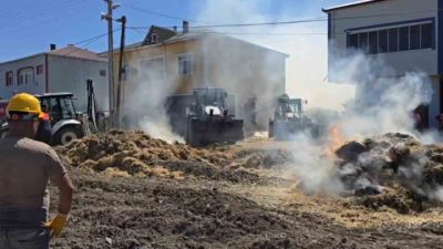 Amasya’nın Suluova ilçesinde, altından dumanların yükseldiği evi yanmaktan itfaiye ve