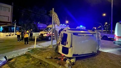 Amasya’da hafif ticari araç ile ambulansın çarpışması sonucu meydana gelen