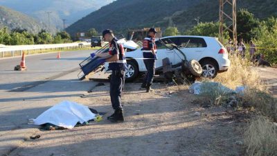Amasya’da otomobil ve patpatın çarpıştığı kazada anne ile oğlu olay