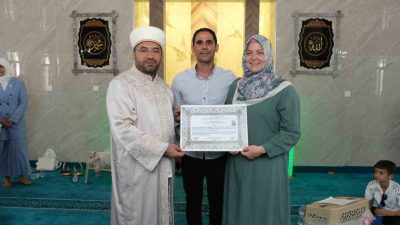 Amerika vatandaşı Emily King, Erzincan’da düzenlenen törende kelime-i şehadet getirerek