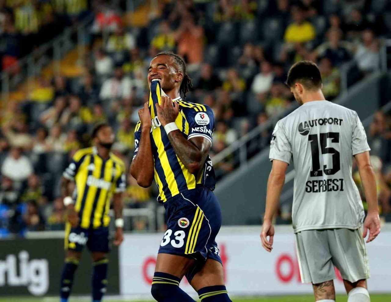 Fenerbahçe’nin İngiliz futbolcusu Archie Brown, Kocaelispor karşısında attığı golle bu