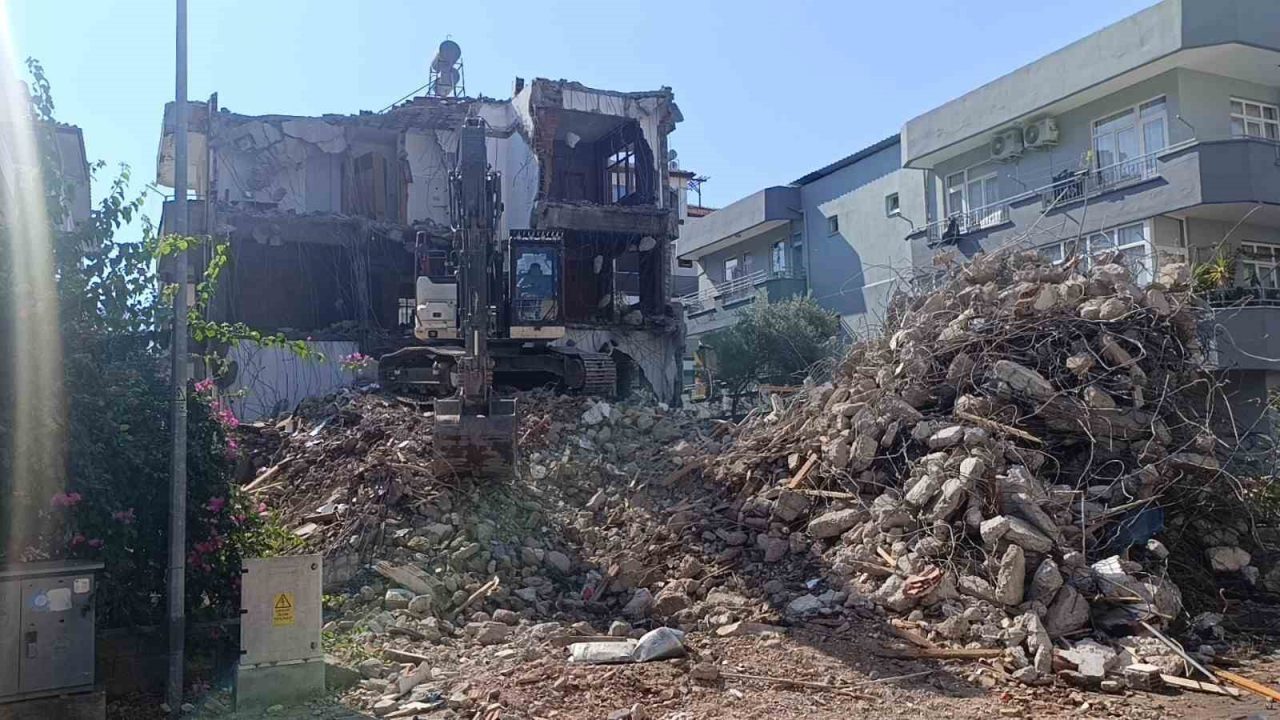 Manavgat’ta 112 Acil Çağrı Merkezi’ne gelen ‘Evlerimiz sallanıyor’ ihbarı üzerine