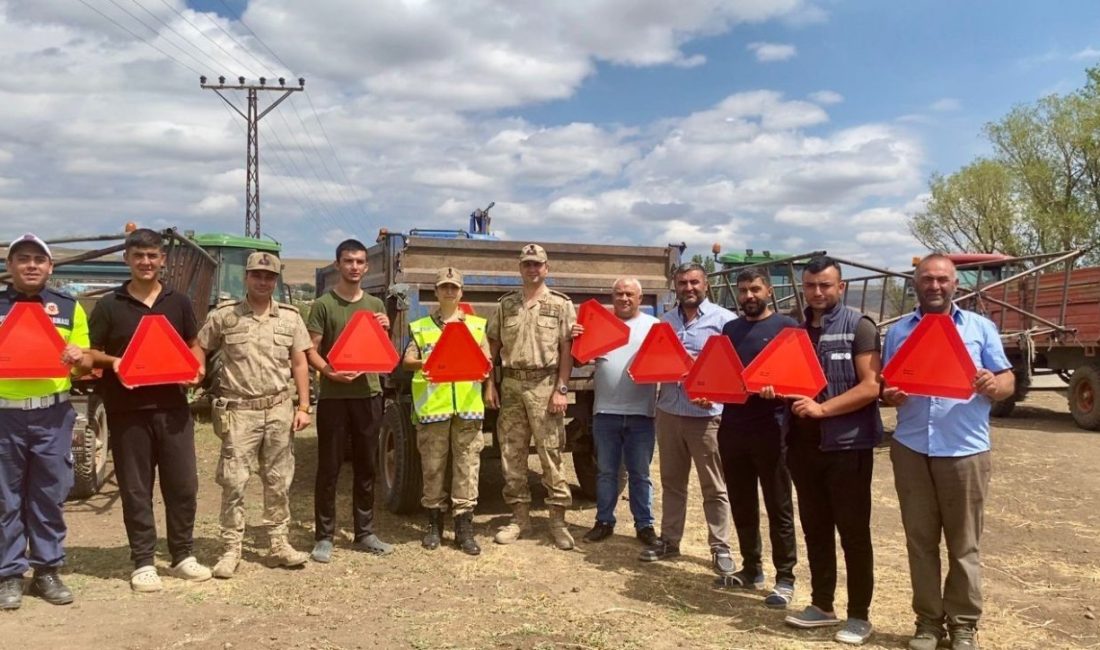 Arpaçay’da jandarma trafik ekipleri hasat dönemi olması dolayısıyla bir takım